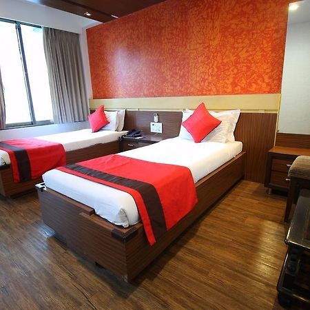 Oyo Premium Law Garden C G Road Hotel Ahmedabad Exterior photo