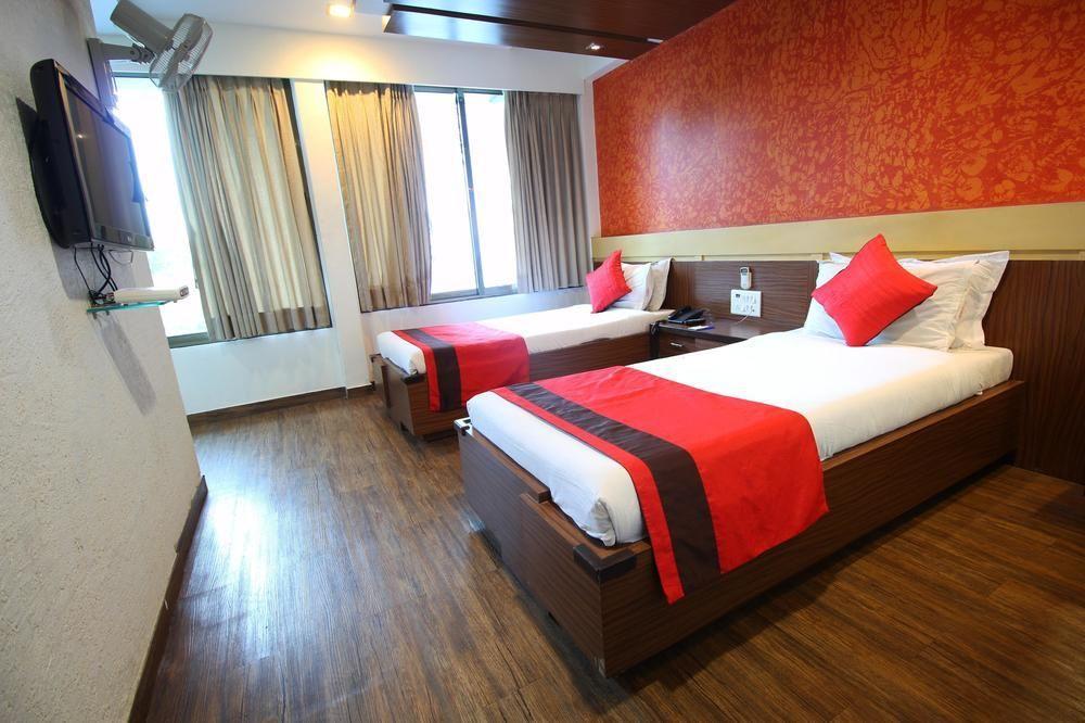 Oyo Premium Law Garden C G Road Hotel Ahmedabad Exterior photo