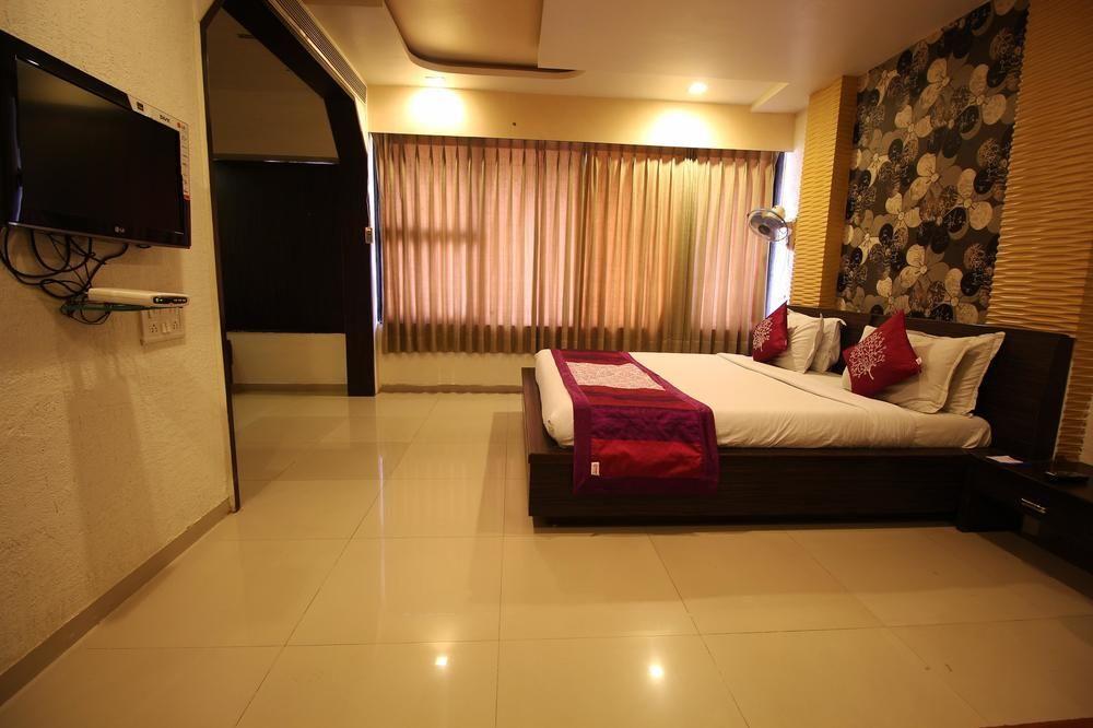 Oyo Premium Law Garden C G Road Hotel Ahmedabad Exterior photo